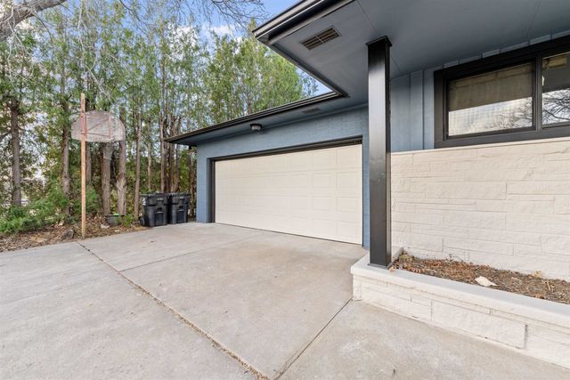 1107 E Wayne Ave, Salina, KS 67401