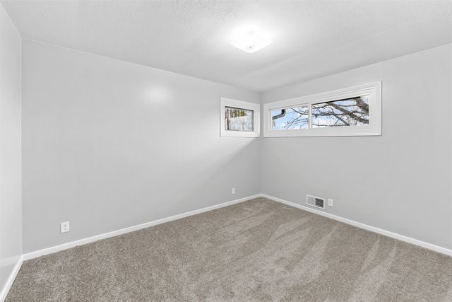 1107 E Wayne Ave, Salina, KS 67401