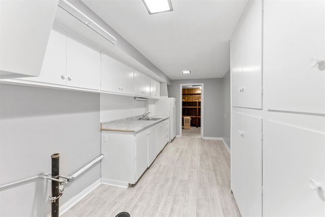 1107 E Wayne Ave, Salina, KS 67401