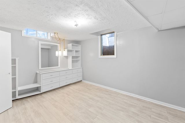 1107 E Wayne Ave, Salina, KS 67401