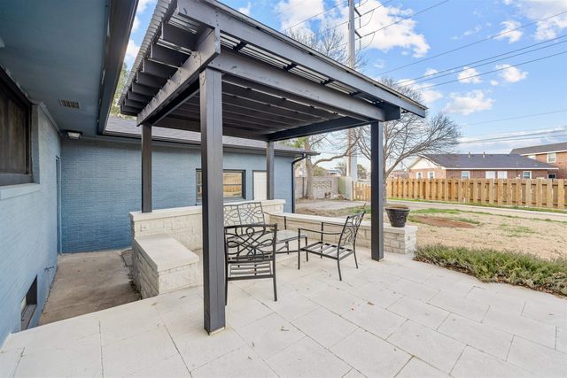 1107 E Wayne Ave, Salina, KS 67401