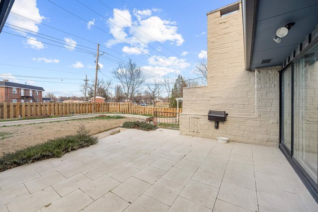 1107 E Wayne Ave, Salina, KS 67401