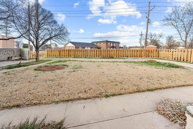 1107 E Wayne Ave, Salina, KS 67401