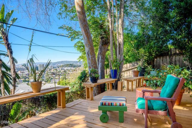 3864 Clayton Avenue, Los Angeles, CA 90027