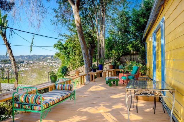 3864 Clayton Avenue, Los Angeles, CA 90027