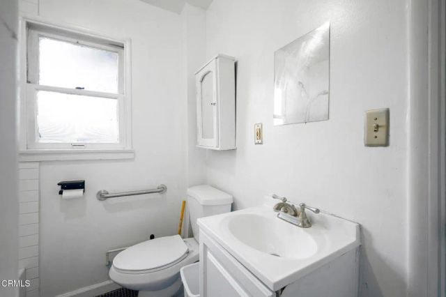 3864 Clayton Avenue, Los Angeles, CA 90027