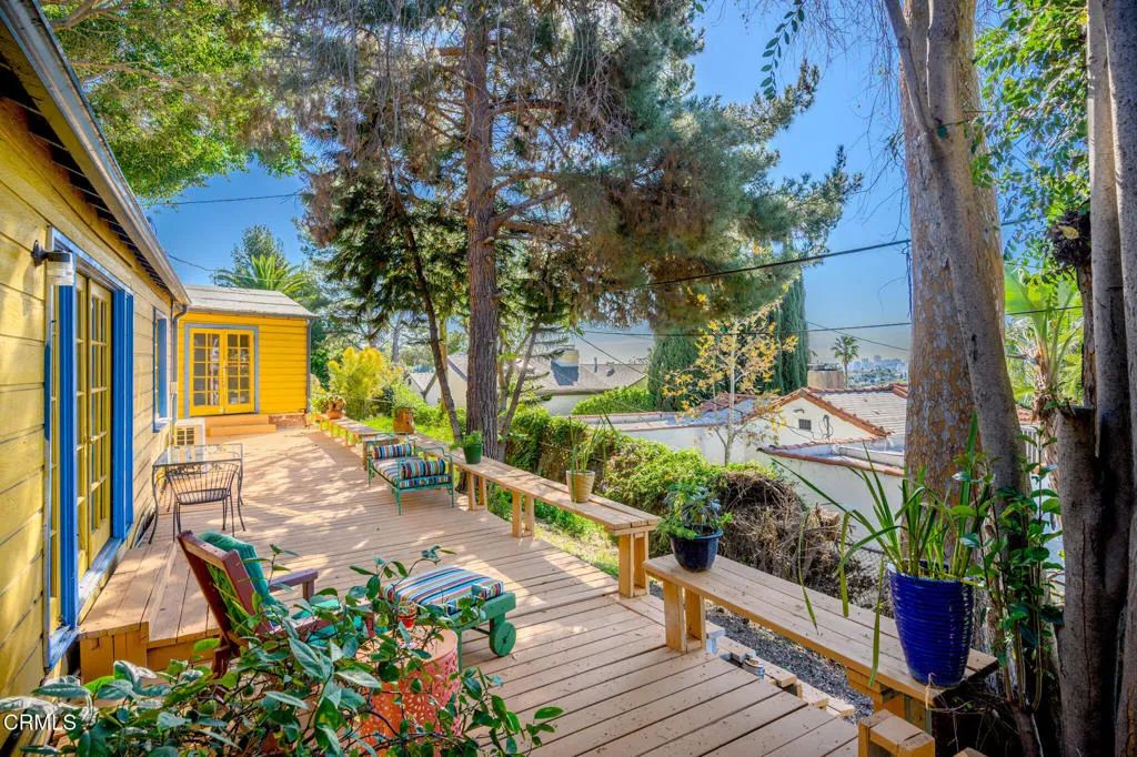 3864 Clayton Avenue, Los Angeles, CA 90027