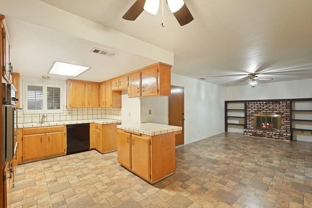 210 Ridge Dr, Lodi, CA 95240