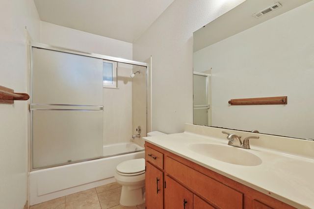 210 Ridge Dr, Lodi, CA 95240