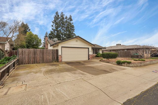 210 Ridge Dr, Lodi, CA 95240