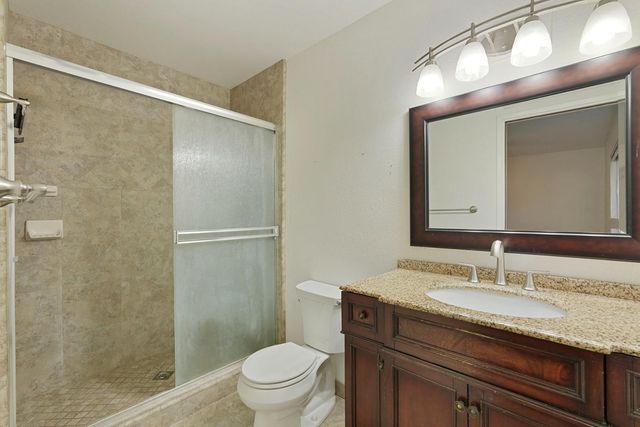 210 Ridge Dr, Lodi, CA 95240