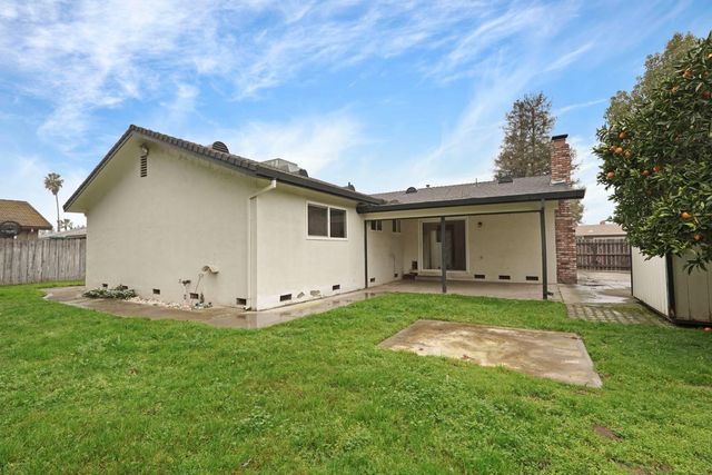210 Ridge Dr, Lodi, CA 95240