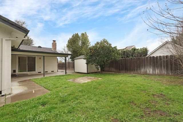 210 Ridge Dr, Lodi, CA 95240