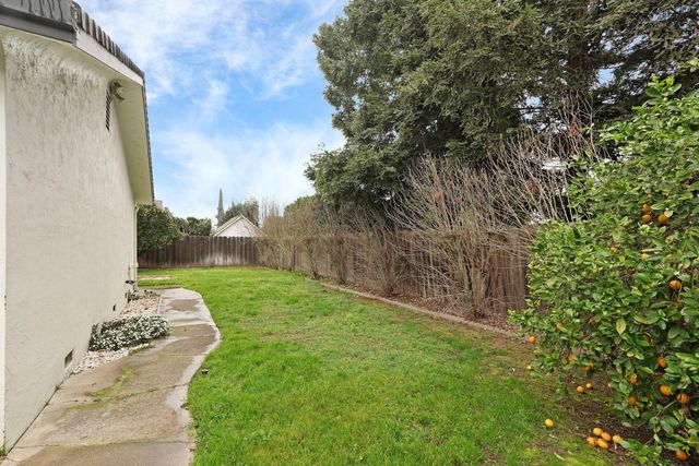 210 Ridge Dr, Lodi, CA 95240