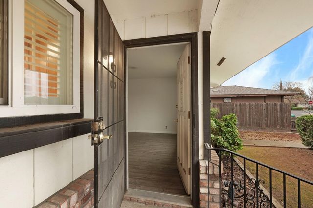 210 Ridge Dr, Lodi, CA 95240