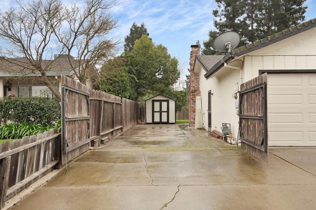 210 Ridge Dr, Lodi, CA 95240