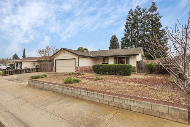210 Ridge Dr, Lodi, CA 95240