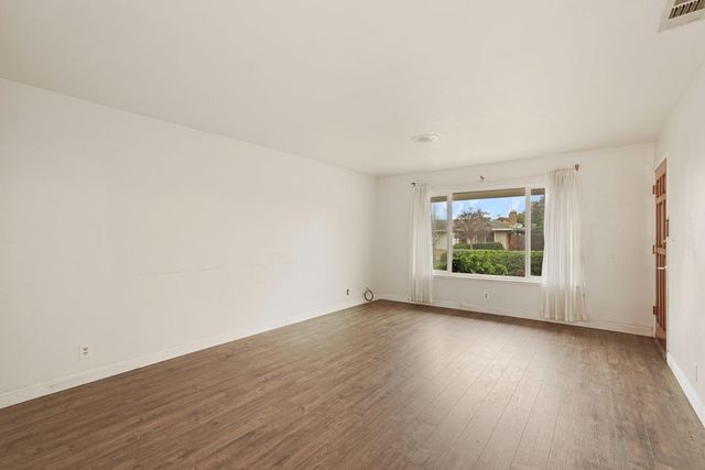 210 Ridge Dr, Lodi, CA 95240