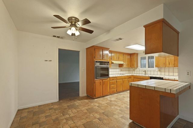 210 Ridge Dr, Lodi, CA 95240