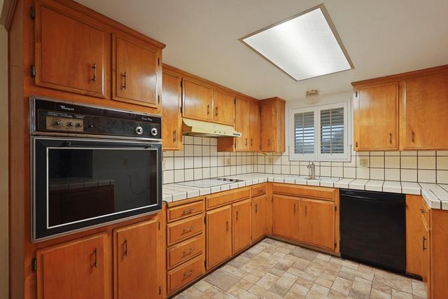 210 Ridge Dr, Lodi, CA 95240