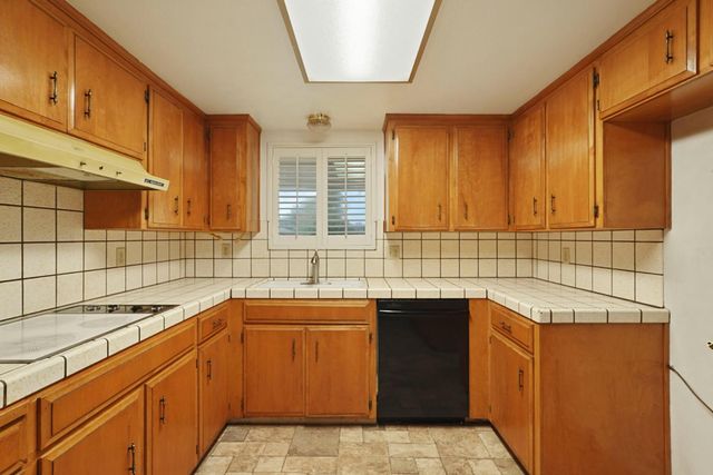 210 Ridge Dr, Lodi, CA 95240