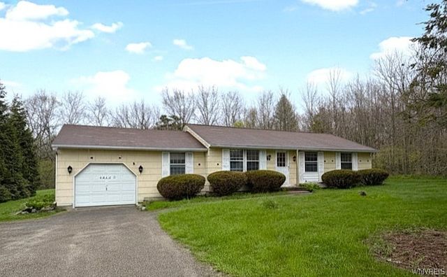 5850 Seufert Road, Orchard Park, NY 14127