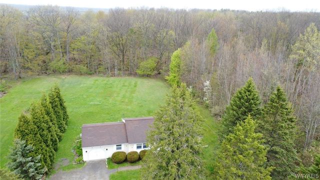5850 Seufert Road, Orchard Park, NY 14127
