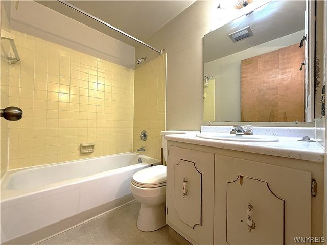 5850 Seufert Road, Orchard Park, NY 14127