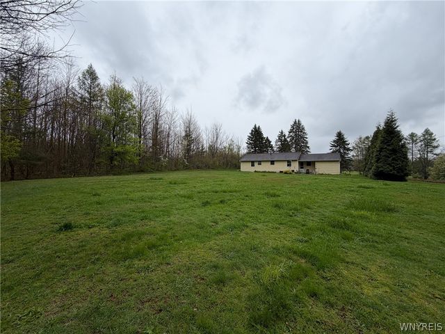5850 Seufert Road, Orchard Park, NY 14127