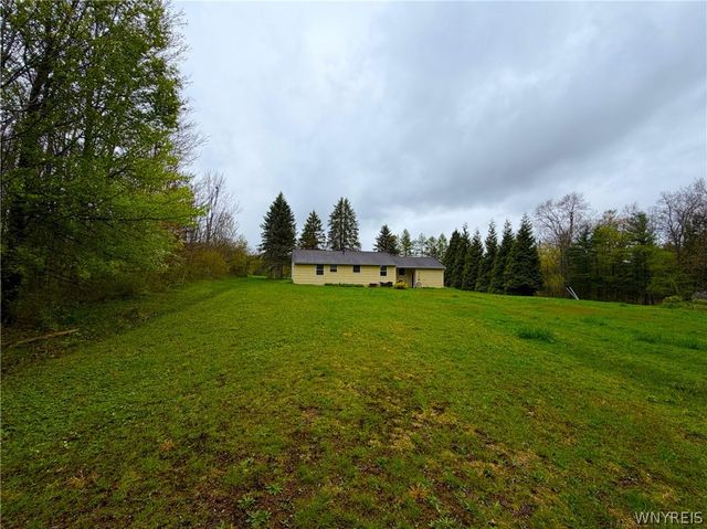 5850 Seufert Road, Orchard Park, NY 14127