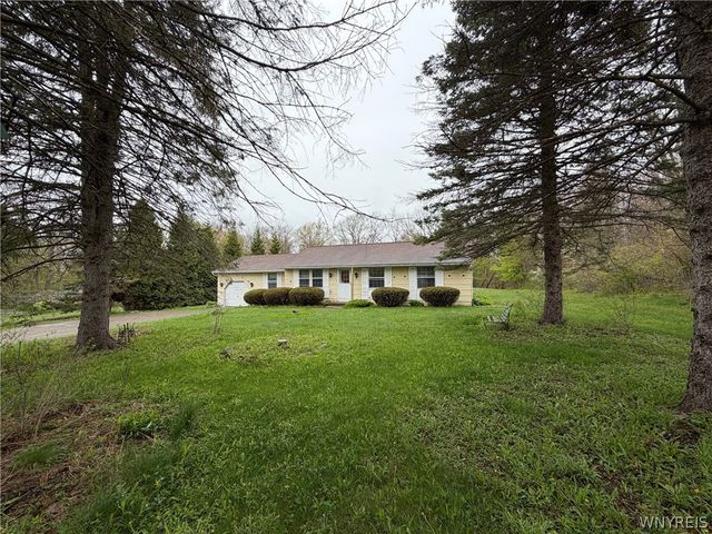 5850 Seufert Road, Orchard Park, NY 14127