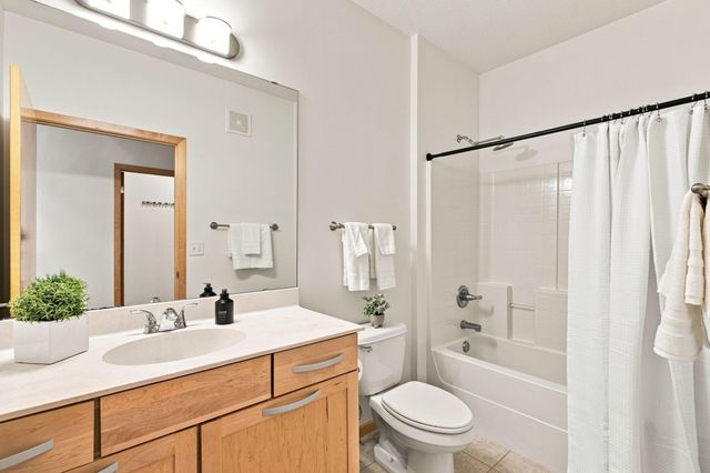 3251 Louisiana Avenue S 111, Saint Louis Park, MN 55426