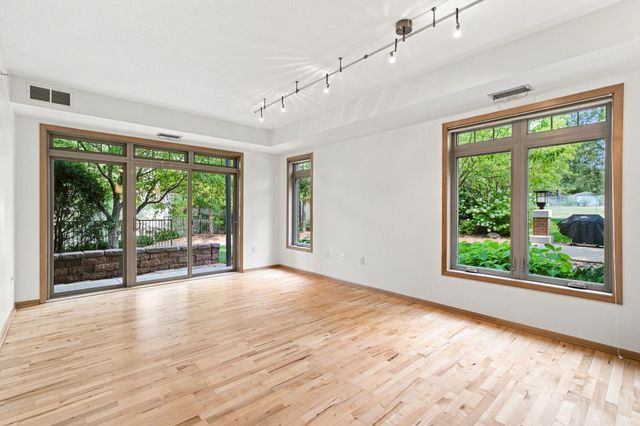 3251 Louisiana Avenue S 111, Saint Louis Park, MN 55426