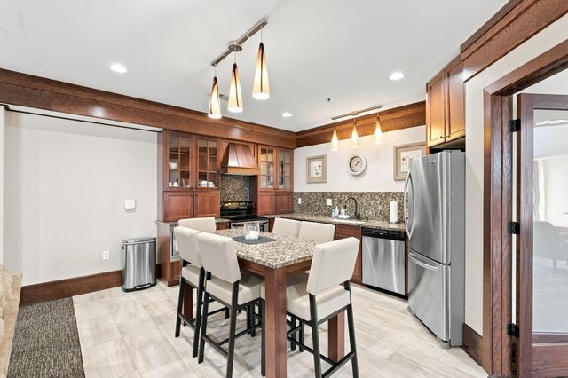 3251 Louisiana Avenue S 111, Saint Louis Park, MN 55426