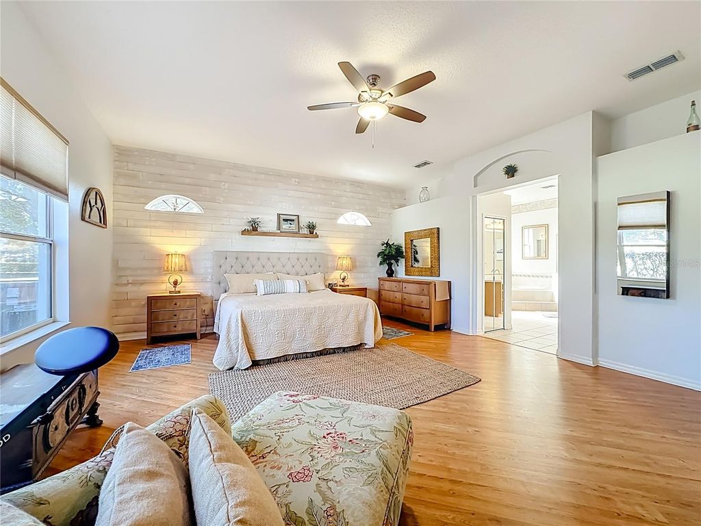 Image 31 of property listing at 4919 LONG MEADOW DRIVE, Leesburg, FL 34748