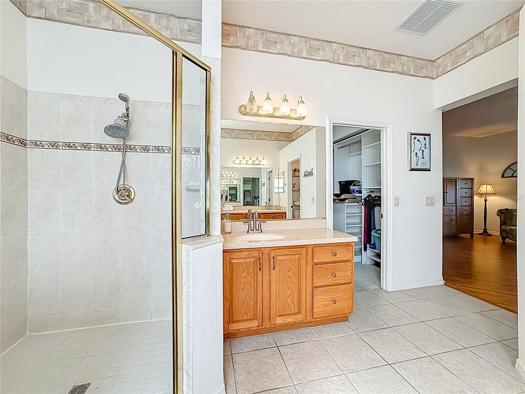 Image 34 of property listing at 4919 LONG MEADOW DRIVE, Leesburg, FL 34748