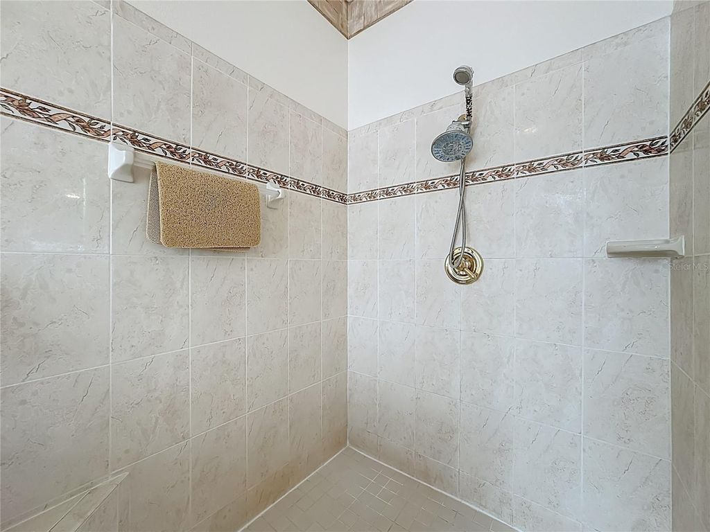 Image 35 of property listing at 4919 LONG MEADOW DRIVE, Leesburg, FL 34748