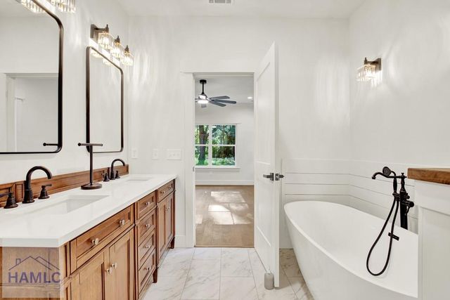 45 Dutchmans Cove Road, Midway, GA 31320