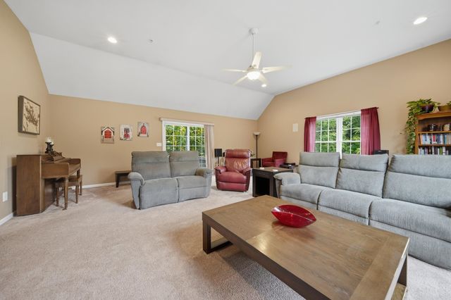98 Lady Slipper Lane, Chester, NH 03036