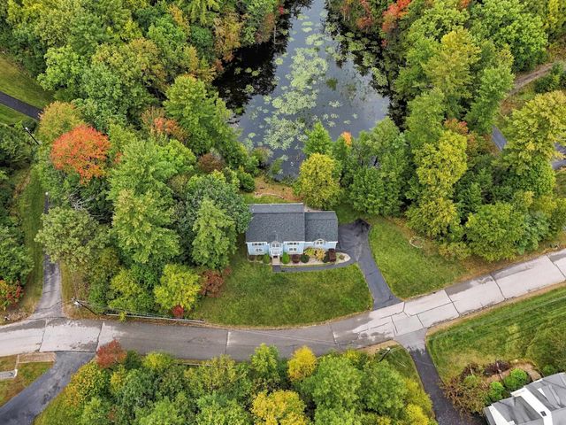 98 Lady Slipper Lane, Chester, NH 03036