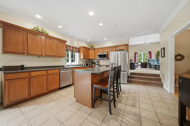 98 Lady Slipper Lane, Chester, NH 03036