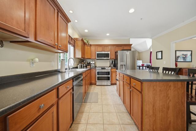 98 Lady Slipper Lane, Chester, NH 03036