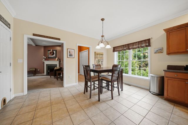 98 Lady Slipper Lane, Chester, NH 03036