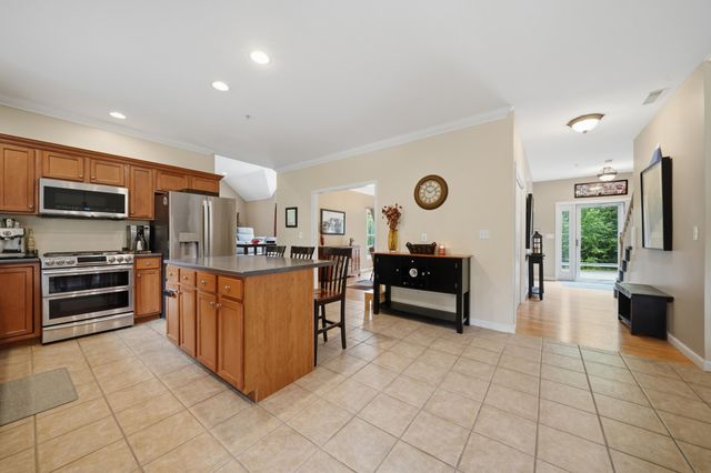 98 Lady Slipper Lane, Chester, NH 03036