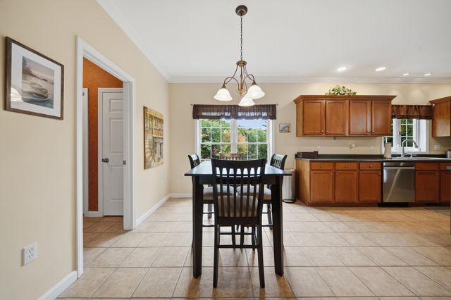 98 Lady Slipper Lane, Chester, NH 03036