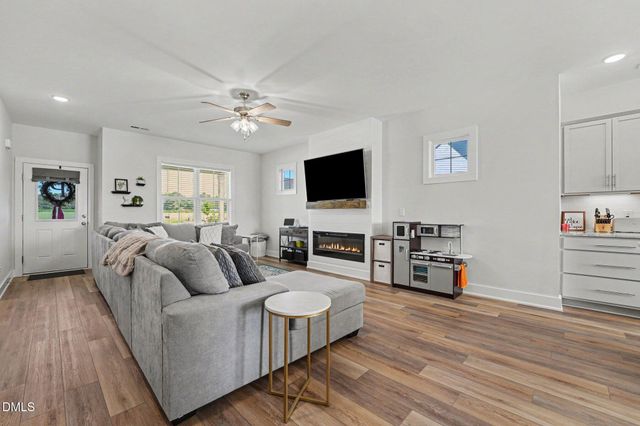 176 Glenwood Place, Kenly, NC 27542