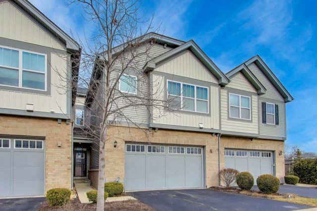 3223 N Heritage Lane, Arlington Heights, IL 60004