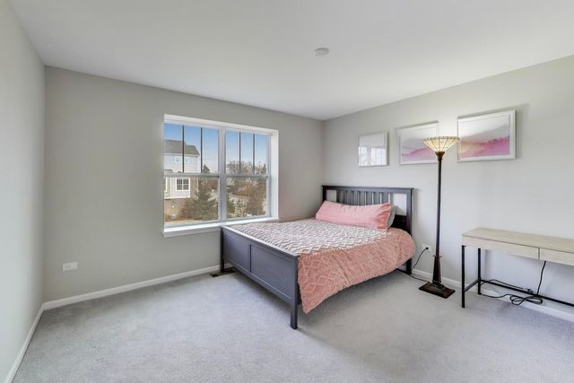 3223 N Heritage Lane, Arlington Heights, IL 60004