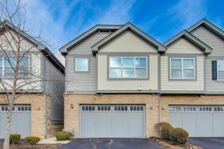 3223 N Heritage Lane, Arlington Heights, IL 60004