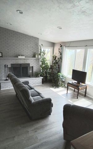 1596 Highwood Drive, La Crescent, MN 55947
